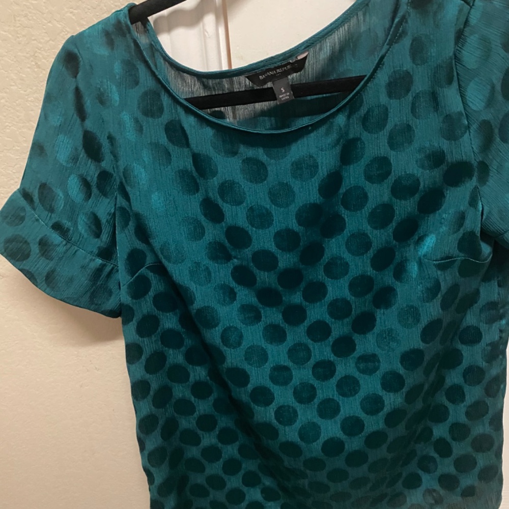 Green tops - Picture 2 of 2